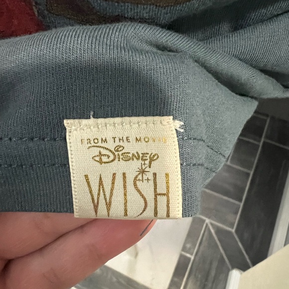 NWT Disney Wish Graphic Short Sleeve Top - Picture 6 of 7